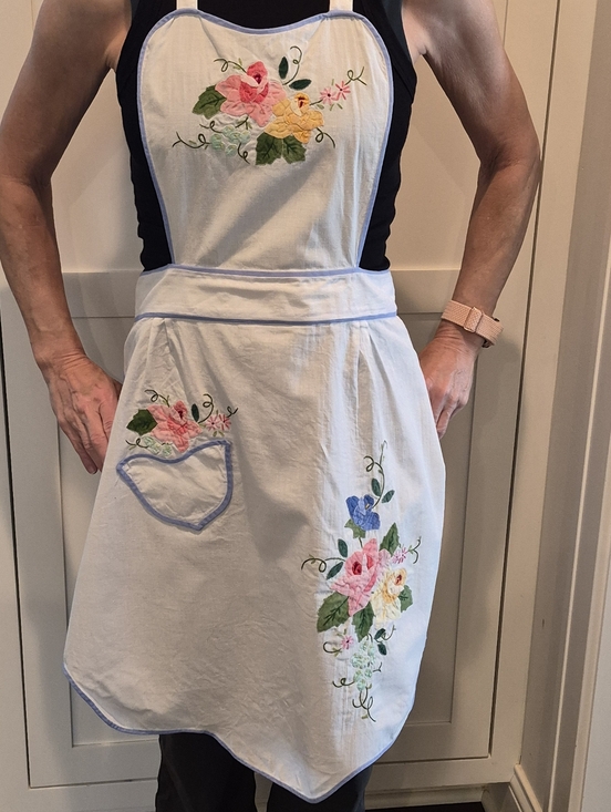 apron Other - Vintage Full Apron Floral  Applique'
